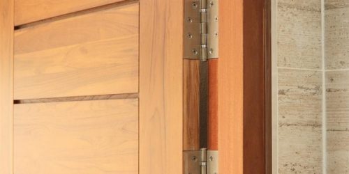 Langkah Mudah Pasang Engsel Pintu