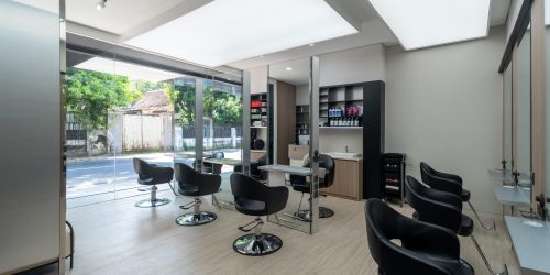 Modern Oatmeal Atelier – Iron Hair Specialist Solo
